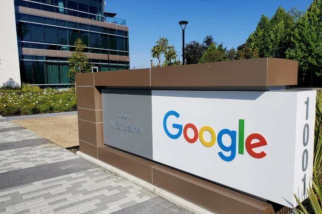 Google ще далеко попереду: пошуковики отримують майже у 20 разів більше відвідувань, ніж ШІ-чатботи